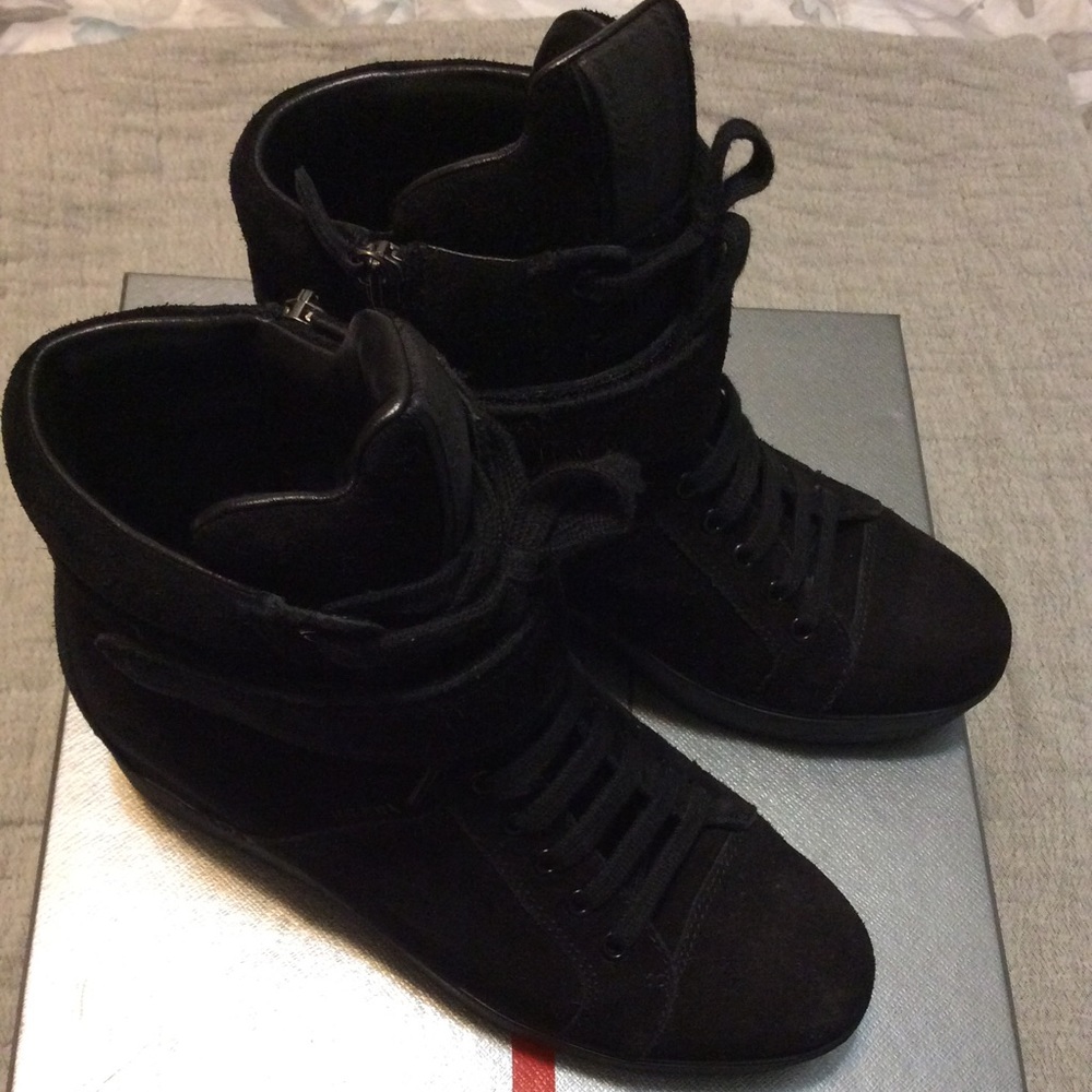 Prada classic sport shoes.